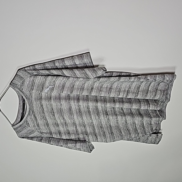 Puma XXL gray and silver athletic short sleeve shirt - Picture 2 of 6